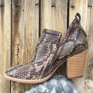NWT Jeffrey Campbell Rowlan Snakeskin Print Boot Leather Taupe 7